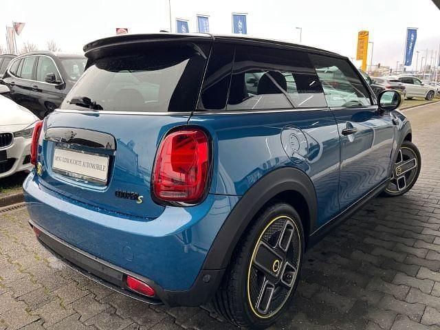 Gebraucht Mini Cooper SE 135 kW (184 PS) 2022 Island blue metallic Kleinwagen
