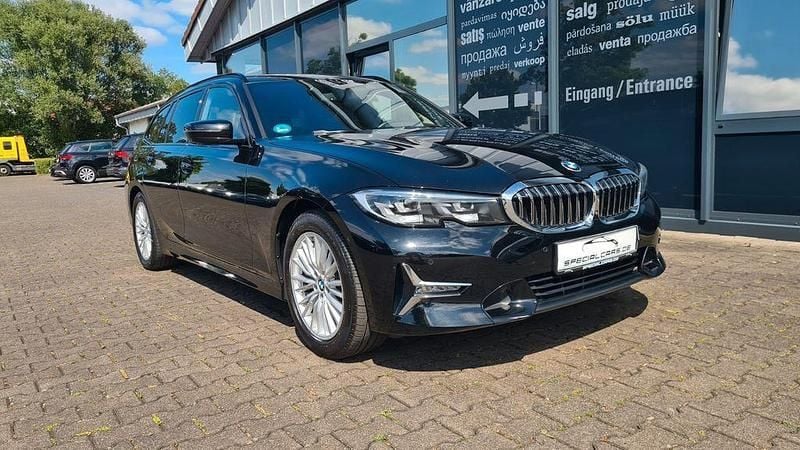 Schwarz Gebraucht 2020 BMW 320 Luxury Line Limousine | 20.990 € (Guter Preis) - Bild 1/4