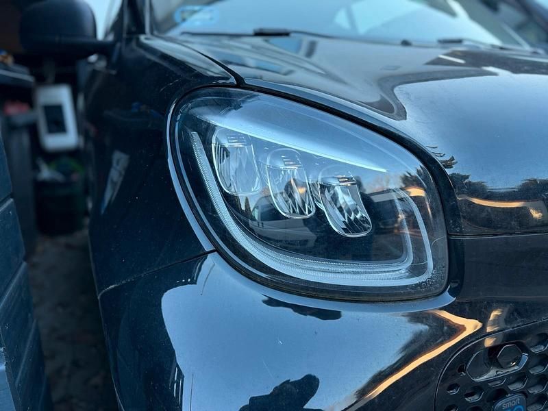 Gebraucht Smart ForTwo Coupé 22 kW (30 PS) 2021 Schwarz Kleinwagen