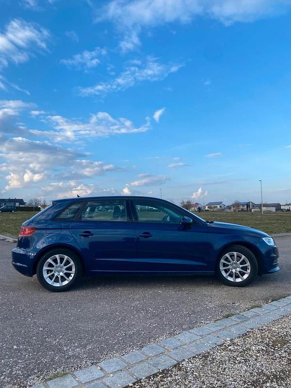 Gebraucht Audi A3 Ambition 125 PS (91 kW) 2015 Blau Limousine