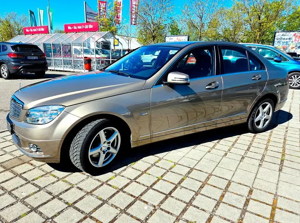 Gebraucht Mercedes C250 204 PS (150 kW) 2010 Gold Limousine