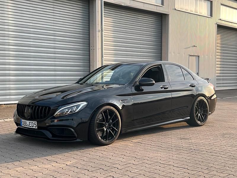 Schwarz Gebraucht 2017 Mercedes C63 AMG AMG Limousine | 39.500 € (Etwas zu teuer) - Bild 1/4