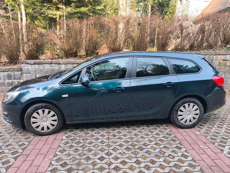 Gebraucht Opel Astra 120 PS (88 kW) 2014 Grün Kombi