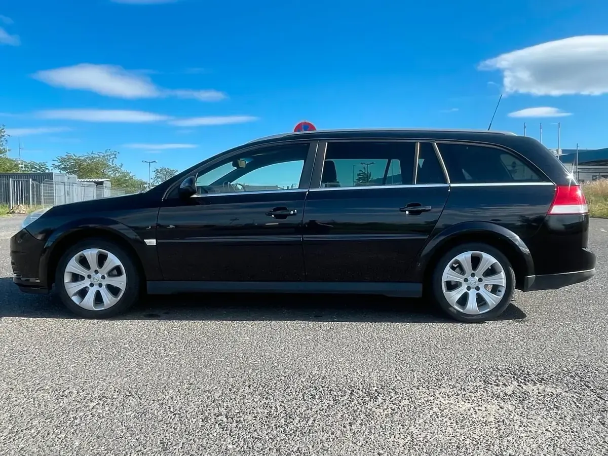 Gebraucht Opel Vectra 150 PS (110 kW) 2008 Schwarz Kombi