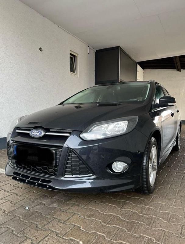 Gebraucht Ford Focus 115 PS (84 kW) 2014 Schwarz Kombi