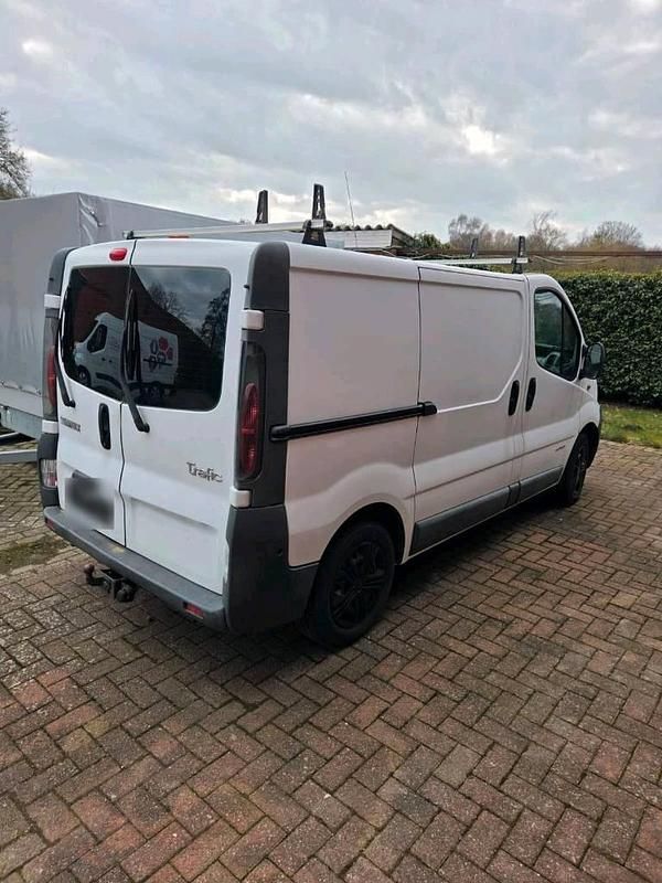 Gebraucht Renault Trafic 101 PS (74 kW) 2006 Weiß Van / Kleinbus