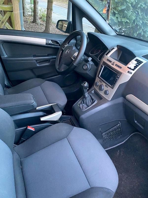 Gebraucht Opel Zafira 125 PS (91 kW) 2009 Silber Van / Kleinbus