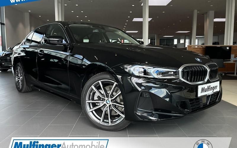Schwarz Neu 2025 BMW 330e Comfort Edition Limousine | 57.588 € (Guter Preis) - Bild 1/4