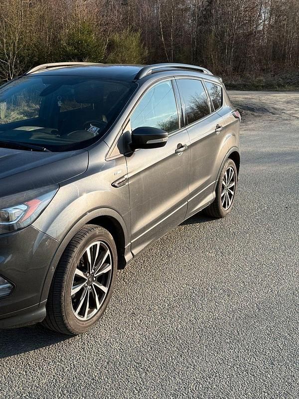 Gebraucht Ford Kuga ST-Line 150 PS (110 kW) 2017 Grau SUV