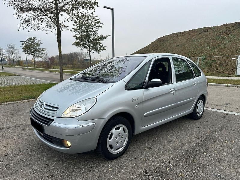 Silber Gebraucht 2006 Citroën Xsara Picasso Comfort Van / Kleinbus | 3.999 € (Teuer) - Bild 1/4