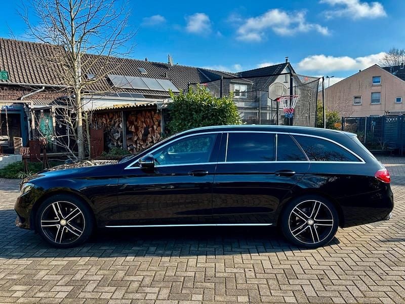 Gebraucht Mercedes E220 Avantgarde 194 PS (142 kW) 2016 Schwarz Kombi