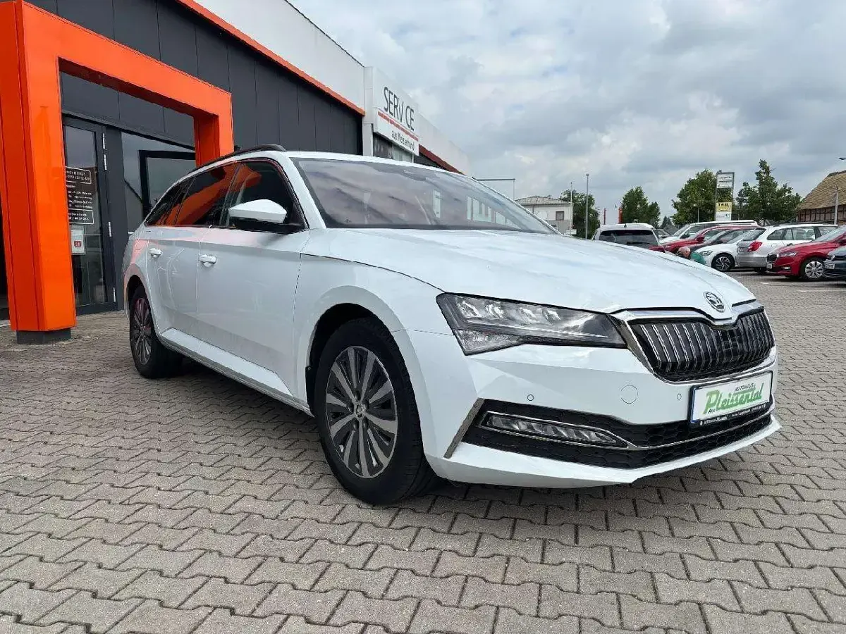 Gebraucht Skoda Superb 156 PS (114 kW) 2022 Other Kombi
