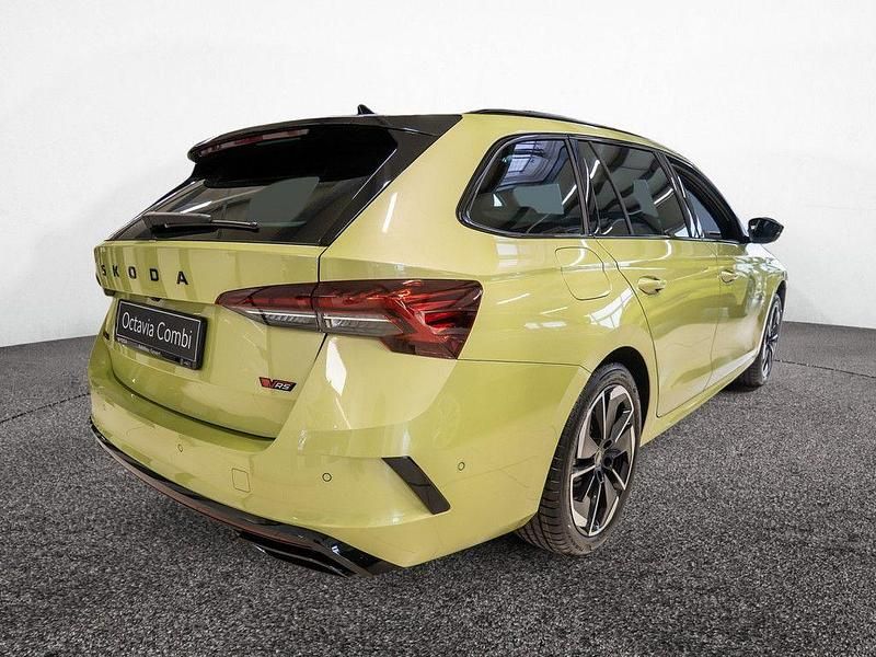 Neu Skoda Octavia RS 265 PS (194 kW) 2025 Grün Kombi
