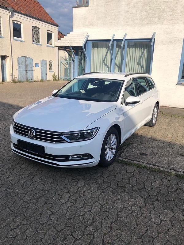 Weiß Gebraucht 2019 VW Passat Kombi | 10.250 € (Etwas zu teuer) - Bild 1/4