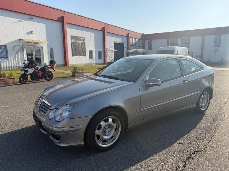 Gebraucht Mercedes C180 143 PS (105 kW) 2007 Silber Coupé