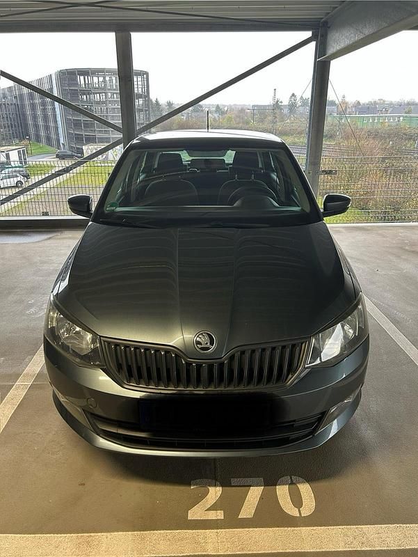 Grau Gebraucht 2018 Skoda Fabia Cool Plus Limousine | 6.500 € (Superpreis) - Bild 1/4