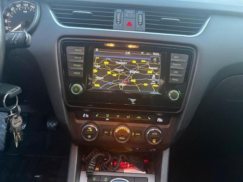 Gebraucht Skoda Octavia Joy 110 PS (80 kW) 2016 Grau Kleinwagen