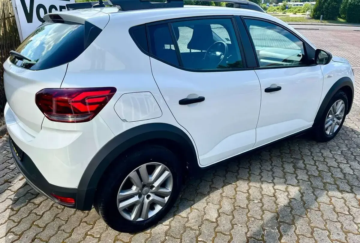 Gebraucht Dacia Sandero Essentiel 91 PS (66 kW) 2023 Gletscherweiss Kleinwagen