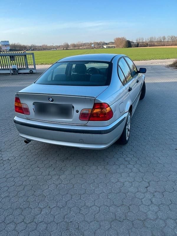 Gebraucht BMW 318 2001 Silber Limousine