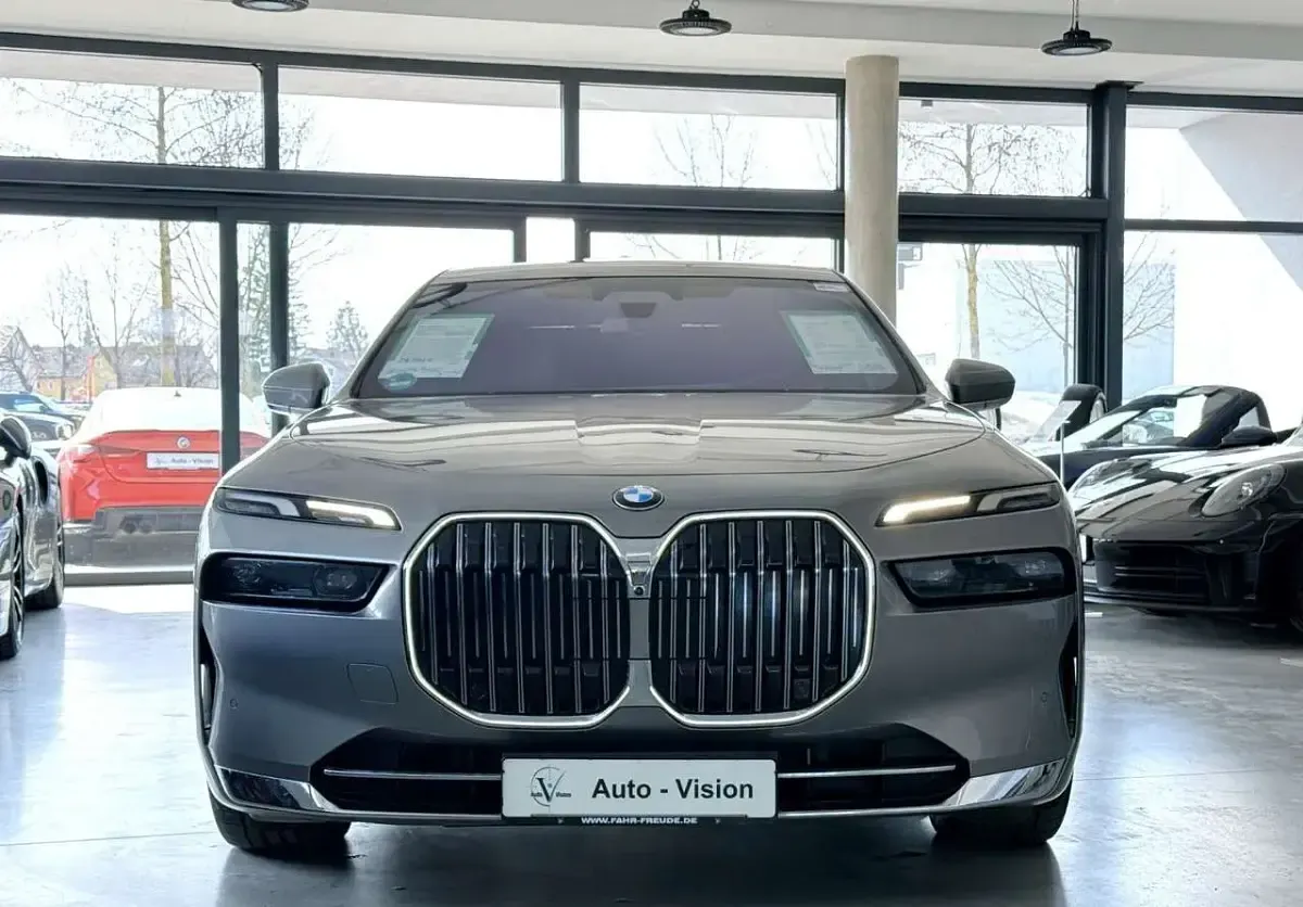 Gebraucht BMW 740 286 PS (210 kW) 2022 Grau Limousine