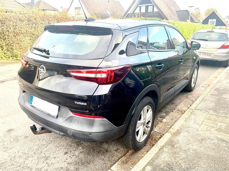 Schwarz Gebraucht 2017 Opel Grandland X SUV | 11.450 € (Etwas zu teuer) - Bild 1/4