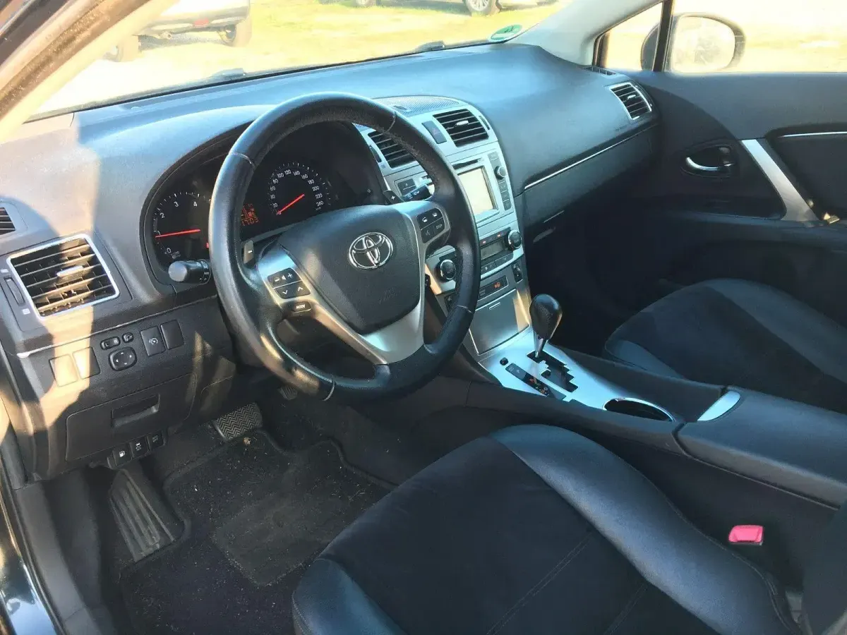 Gebraucht Toyota Avensis Edition 150 PS (110 kW) 2013 Kombi