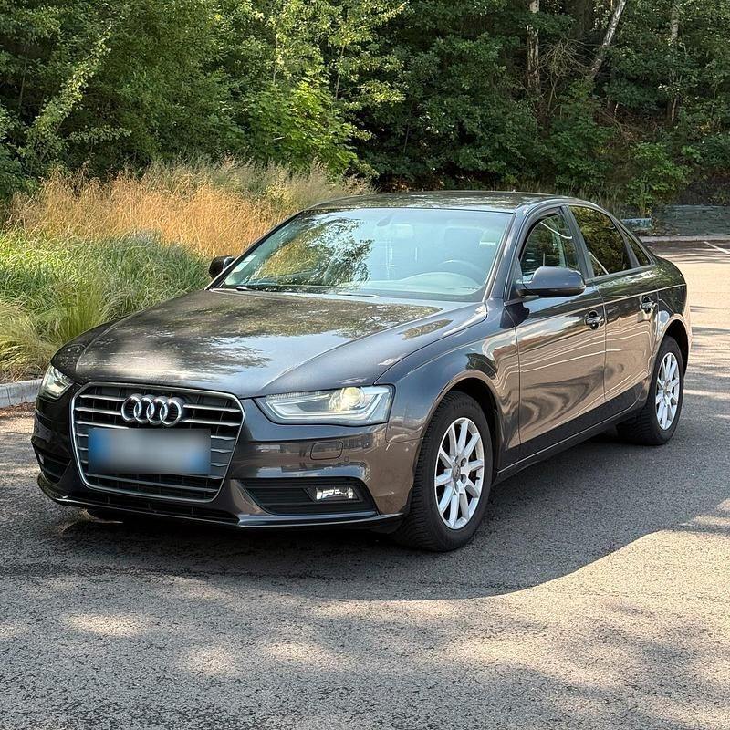 Andere farben Gebraucht 2012 Audi A4 Limousine | 7.900 € (Guter Preis) - Bild 1/4