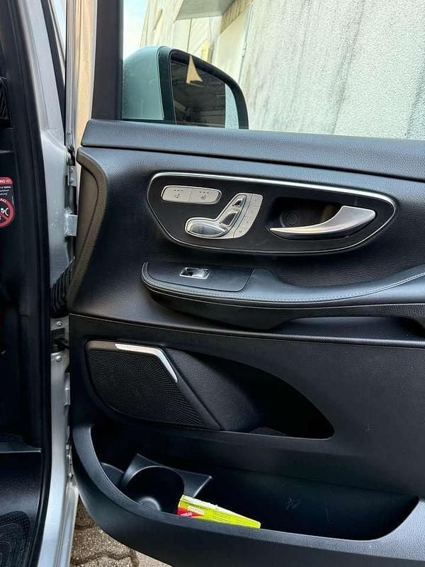 Silber Gebraucht 2016 Mercedes V250 Exclusive Van / Kleinbus | 41.500 € (Superpreis) - Bild 1/4