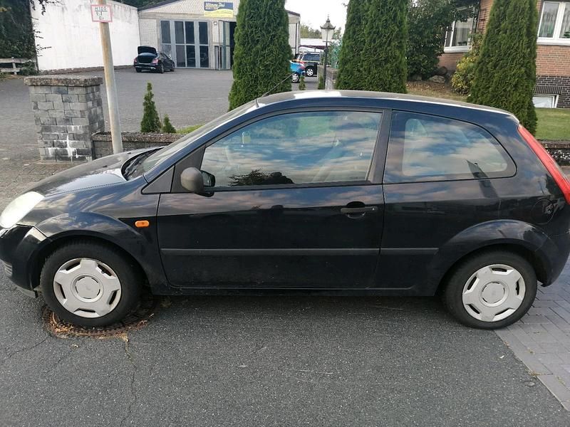 Blau Gebraucht 2004 Ford Fiesta Kleinwagen | 300 € (Guter Preis) - Bild 1/4