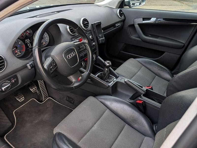 Gebraucht Audi S3 Comfort 265 PS (194 kW) 2010 Grau Kleinwagen