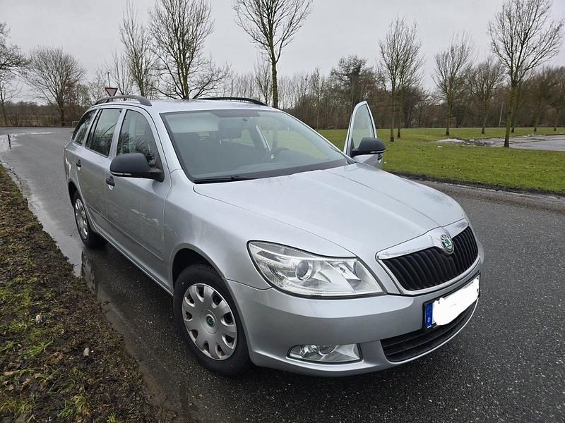 Gebraucht Skoda Octavia 102 PS (75 kW) 2011 Silber Kombi