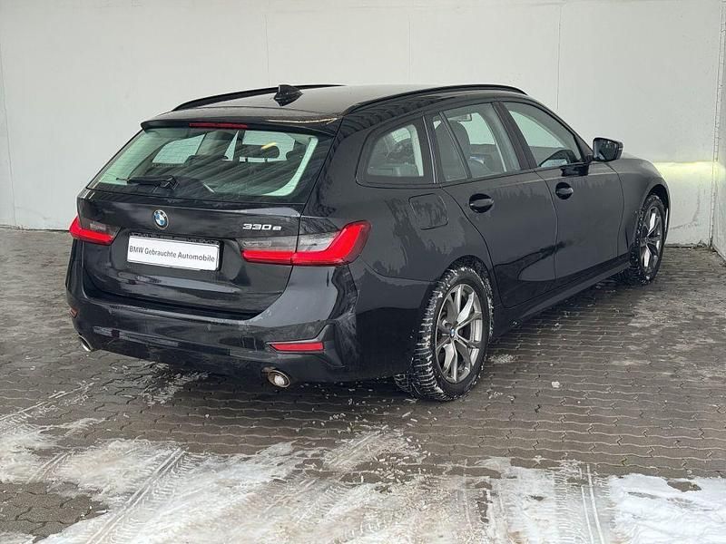 Gebraucht BMW 330e Advantage 292 PS (214 kW) 2021 Schwarz Kombi