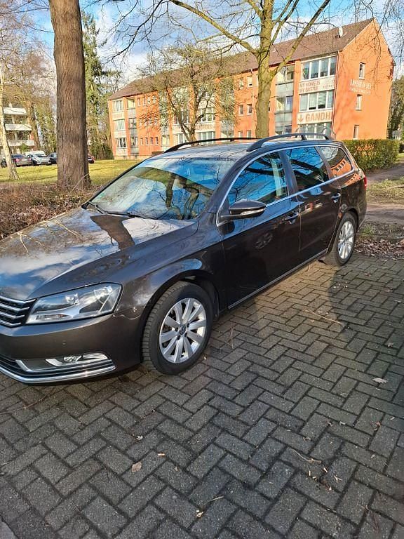 Braun Gebraucht 2014 VW Passat Comfortline Kombi | 10.750 € (Fairer Preis) - Bild 1/4