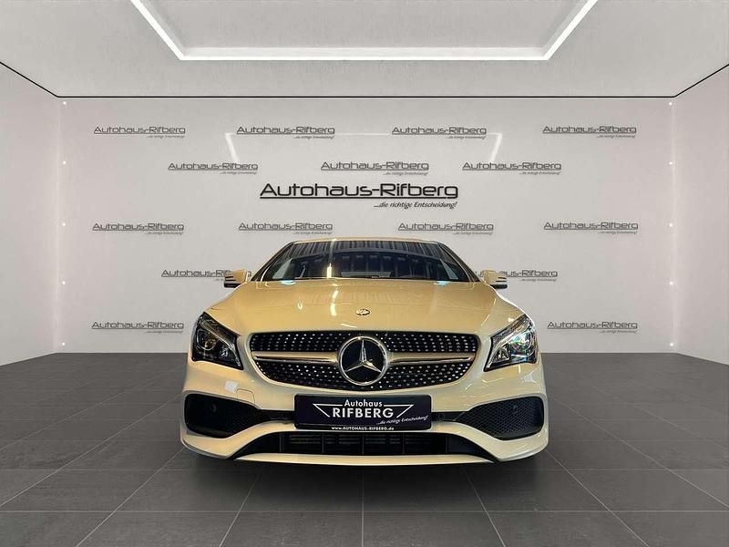 Gebraucht Mercedes CLA180 AMG line 122 PS (89 kW) 2016 Calcitweiss  unilack Limousine