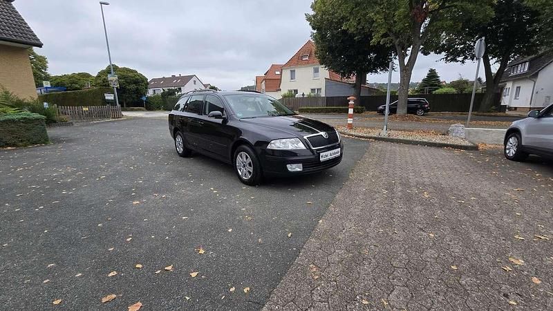 Schwarz Gebraucht 2008 Skoda Octavia Team Edition Kombi | 4.490 € (Etwas zu teuer) - Bild 1/3