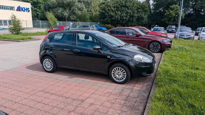Schwarz Gebraucht 2013 Fiat Grande Punto Active Kleinwagen | 3.000 € (Fairer Preis) - Bild 1/4