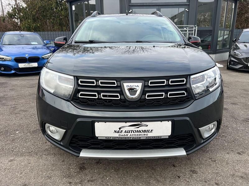 Gebraucht Dacia Logan Stepway 90 PS (66 kW) 2020 Grau Kombi