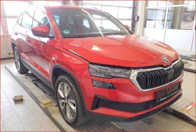 Rot Gebraucht 2022 Skoda Karoq Style SUV | 29.980 € (Fairer Preis) - Bild 1/4