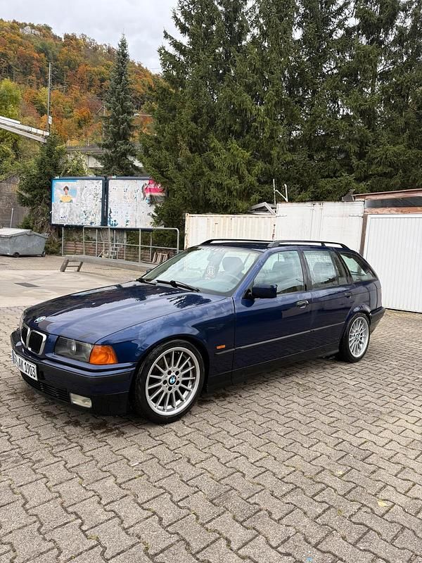 Blau Gebraucht 1997 BMW 318 Kombi | 2.800 € (Guter Preis) - Bild 1/4