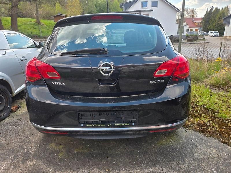 Second-hand Opel Astra 87 CP (63 kW) 2013 Negru Break