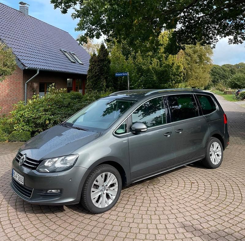 Grau Gebraucht 2013 VW Sharan Van / Kleinbus | 12.499 € (Superpreis) - Bild 1/4
