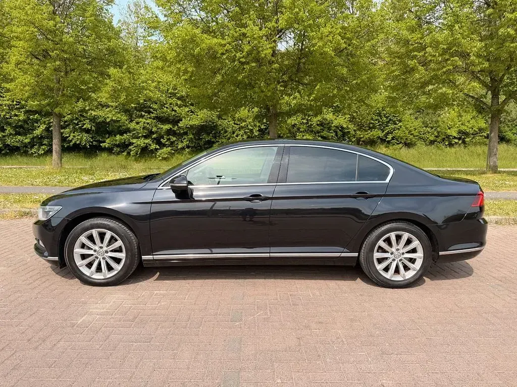 Second-hand VW Passat Highline 179 CP (131 kW) 2017 Negru Berlinǎ