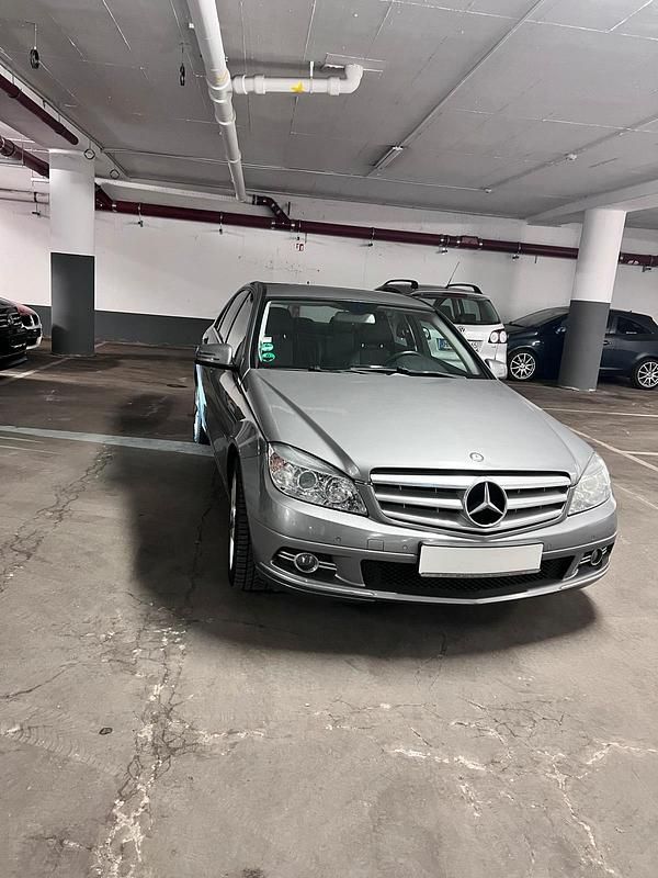 Gebraucht Mercedes C180 156 PS (114 kW) 2010 Grau Limousine