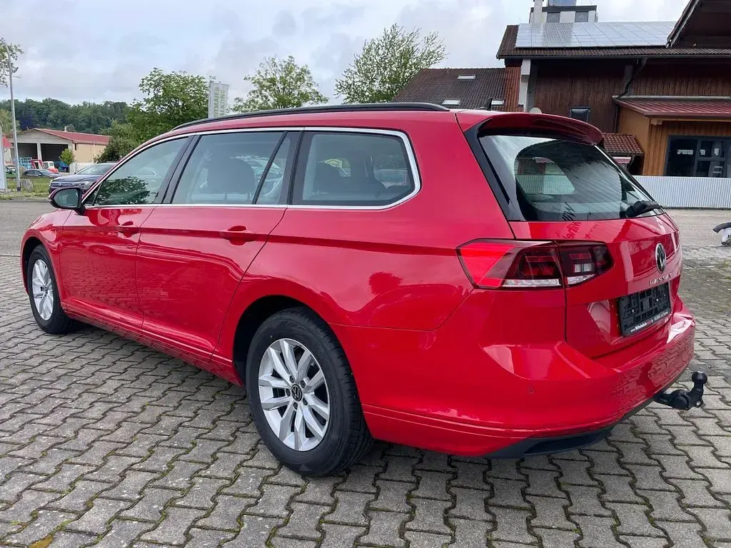 Używany VW Passat 122 KM (89 kW) 2023 Czerwony Kombi
