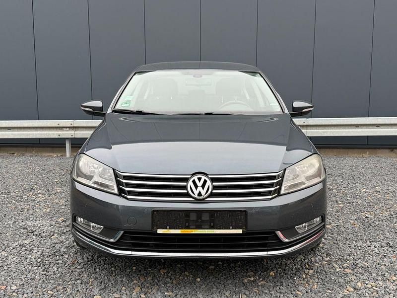Gebraucht VW Passat 105 PS (77 kW) 2012 Grau Limousine
