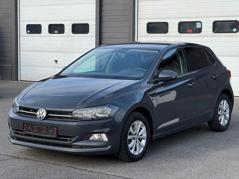 Grau Gebraucht 2019 VW Polo Highline Limousine | 7.500 € - Bild 1/4
