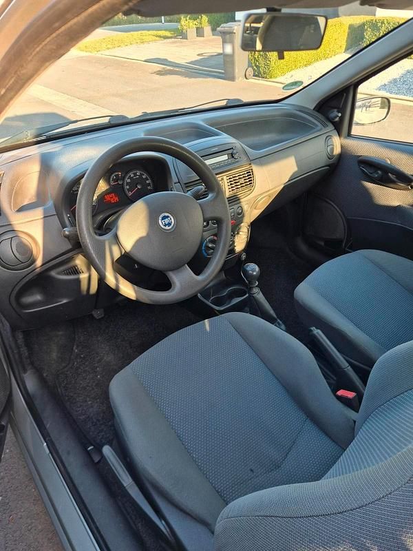Gebraucht Fiat Punto 60 PS (44 kW) 2004 Silber Kleinwagen