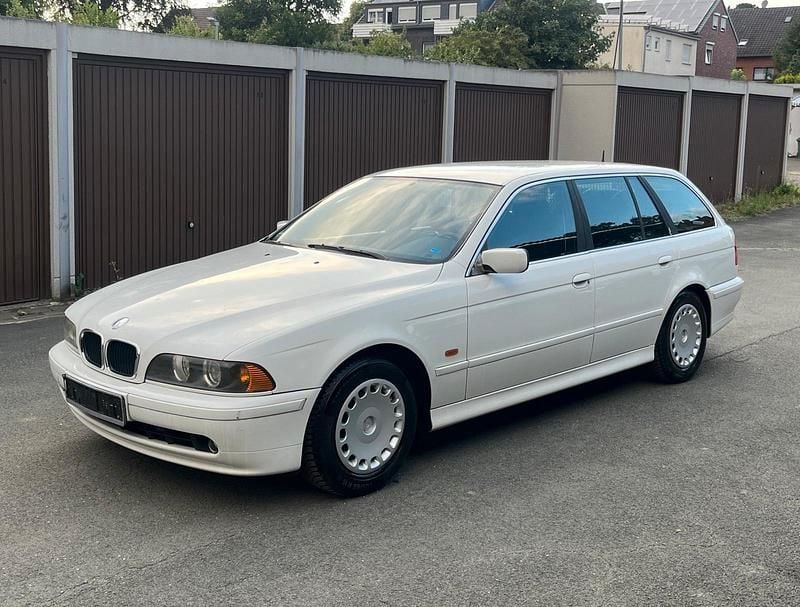 Alpineweiss Gebraucht 2004 BMW 525 Sport Line Kombi | 1.590 € (Guter Preis) - Bild 1/4