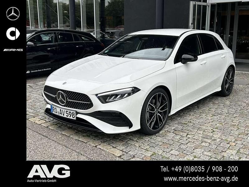 Weiß Gebraucht 2025 Mercedes A200 AMG line Limousine | 36.800 € (Teuer) - Bild 1/4