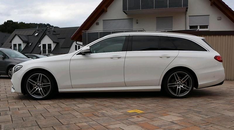 Gebraucht Mercedes E220 AMG line 194 PS (142 kW) 2017 Weiß Kombi